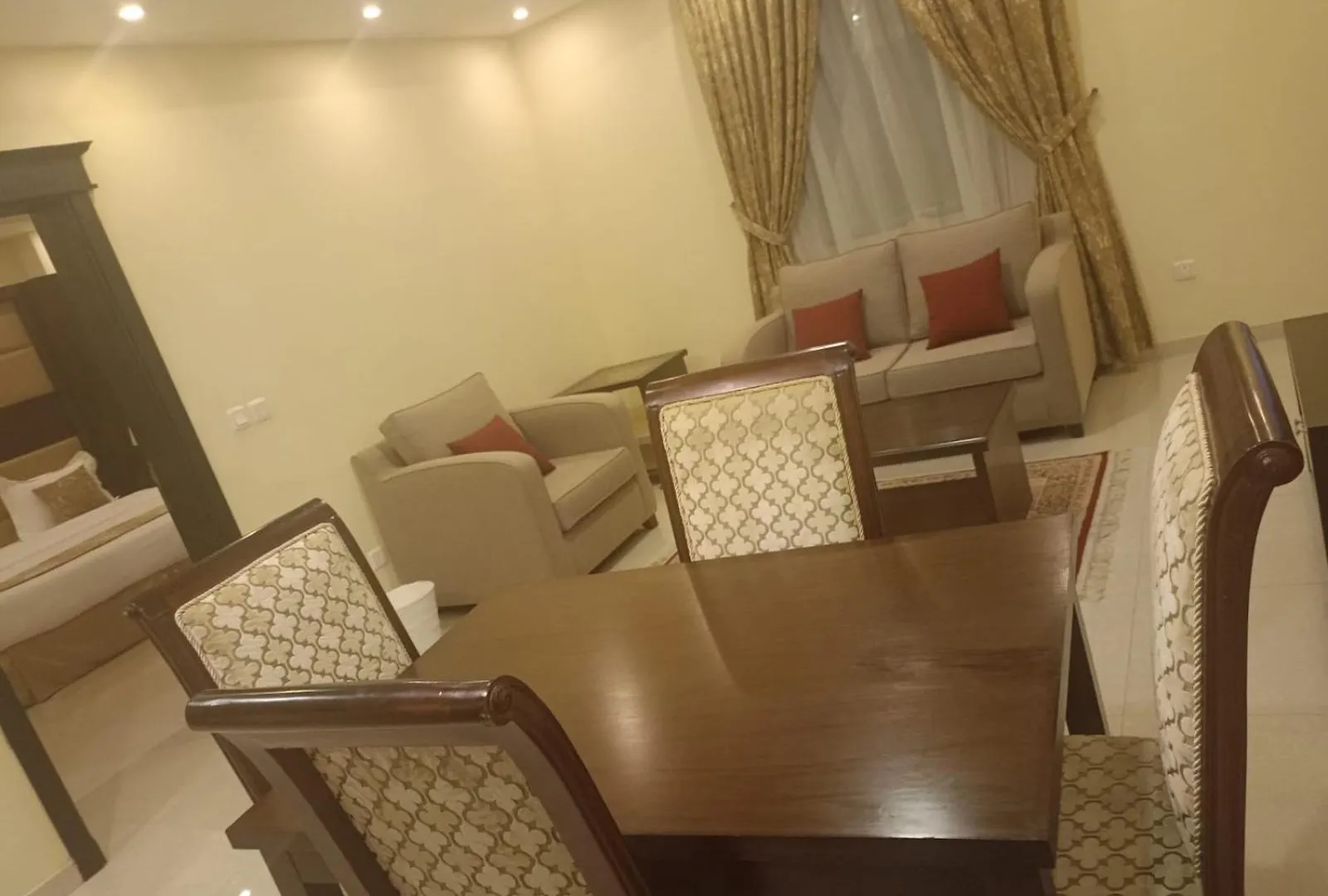 شقة فندقية جدة Rolana Furnished Apartments